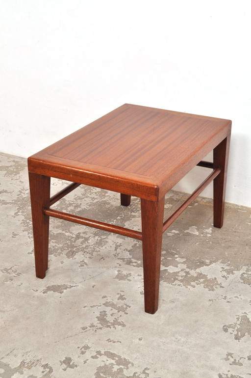 Mesa auxiliar o mesa de centro de caoba, década de 1950