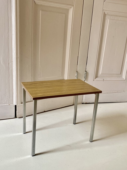 Boîte à bijoux vintage avec poignées chromées et lame fine à l'extérieur, année 60