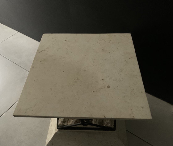 Image 1 of Travertin en ijzeren sokkeltafel met "gebroken" ontwerp