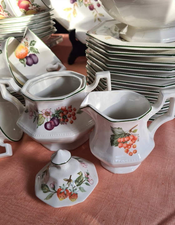 Image 1 of Servizio da tè e torta alla frutta fresca Johnson Brothers England con piatto da portata e petit four.