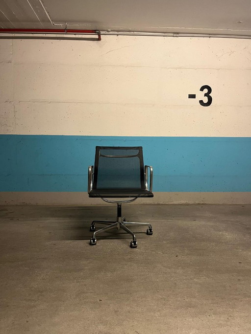 Chaise de bureau pivotante, noire et argentée