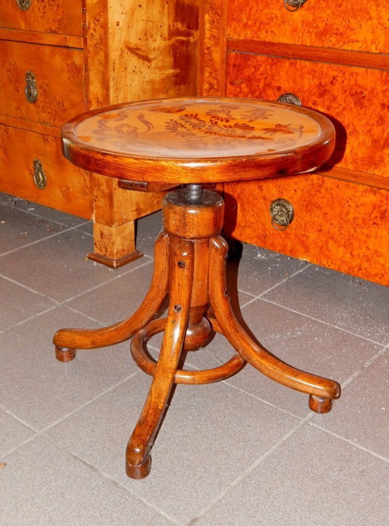Image 1 of Originaler antiker Klavierstuhl im Thonet-Stil mit Intarsien