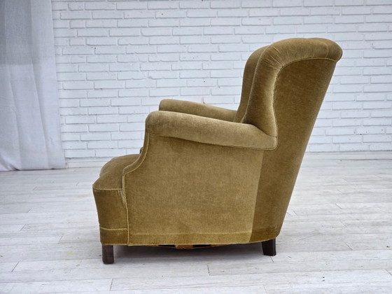 Image 1 of Poltrona danese, anni '60, velluto verde, legno di quercia.