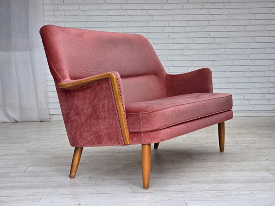 Image 1 of Schwedisches 2-Sitzer-Sofa aus den 1970er Jahren, rosa Möbelvelours, Buchenholz.