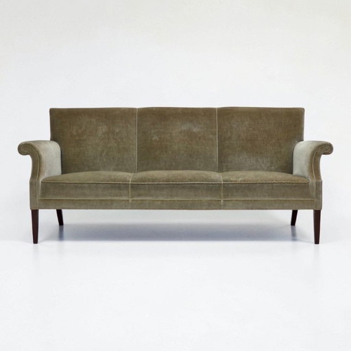 Divano a 3 posti danese degli anni '60, in velluto verde chiaro.