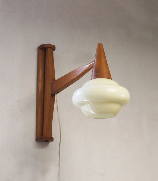 Vintage Czech Wooden Wall Light With Opaline Glass, 1960s – wandlampen (photo 2 of 10)
