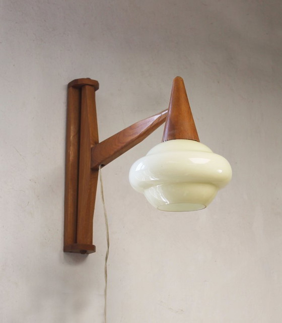 Vintage Tsjechische Houten Wandlamp Met Opaalglas, Jaren 60 – Wandlampen (photo 2 of 10)