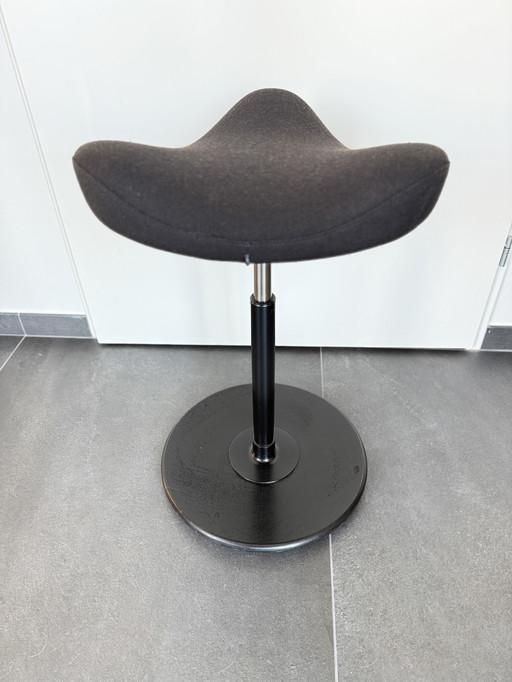 Stokke Varier Move | ergonomic standing/sitting stool