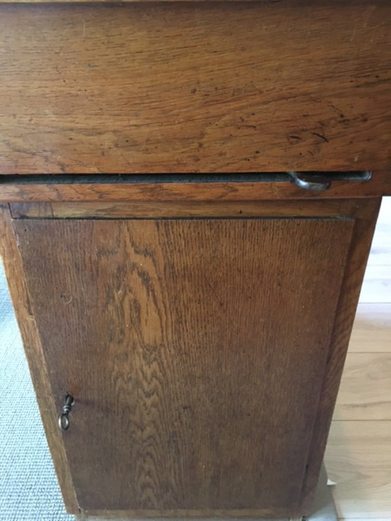 Image 1 of Eiken bureau met in/uitschuifbaar bovenblad