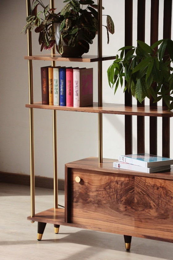 Image 1 of Divisorio per ambienti illuminato - Noce e ottone