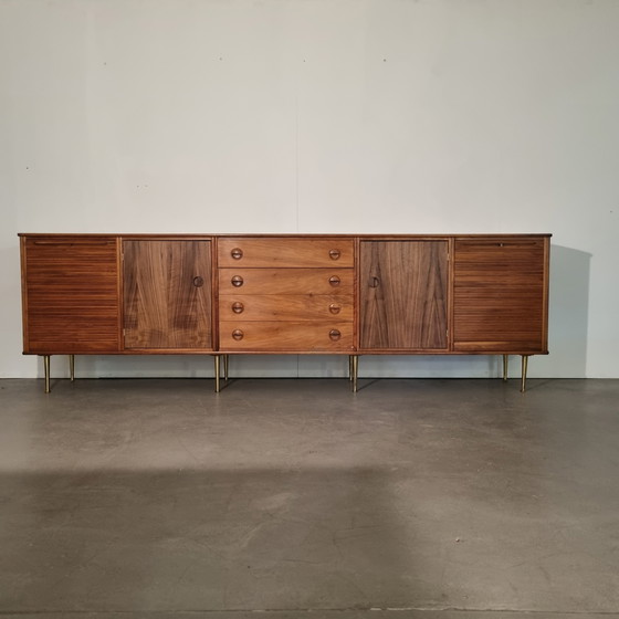 Image 1 of XX lang notenhout dressoir van William Watting voor Modernord, 1950s
