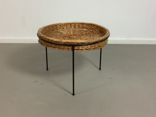 Table vintage en osier et rotin Plateau à revues