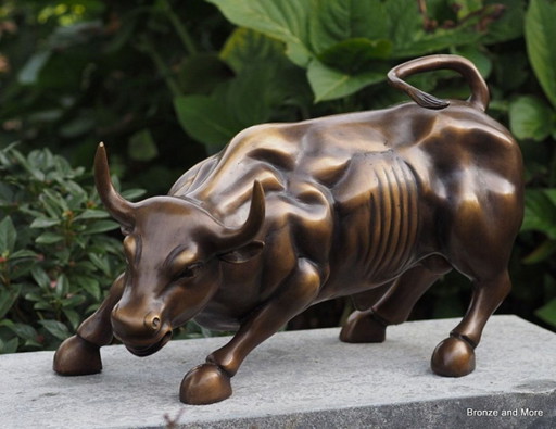 Bronze Wallstreet bull statue