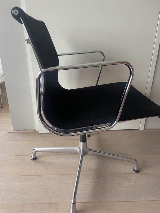 Image 1 of Drehbarer Eames-Stuhl Vitra 90er Jahre