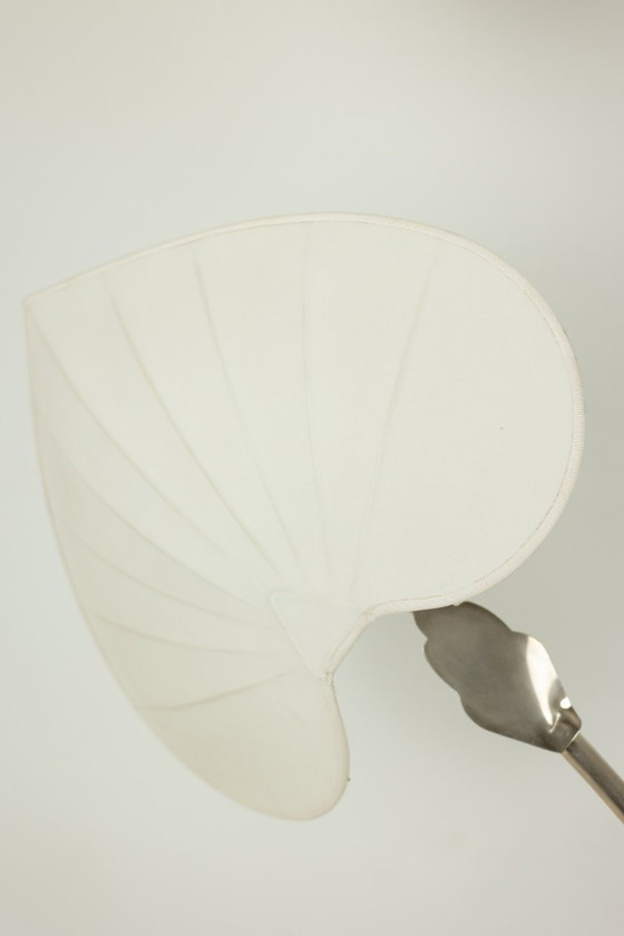 Image 1 of Antonio Pavia. Grande lampe en laiton argenté et soie. Années 1970.