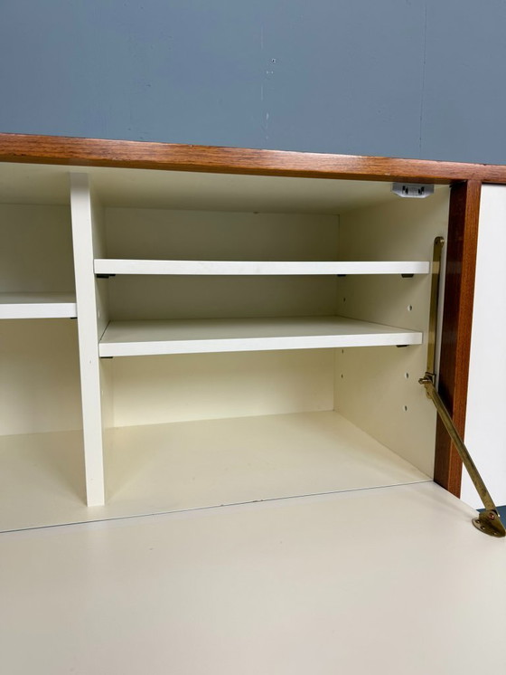 Image 1 of Florence Knoll voor Knoll, notenhouten hangkast, model 122 W-1, 1947