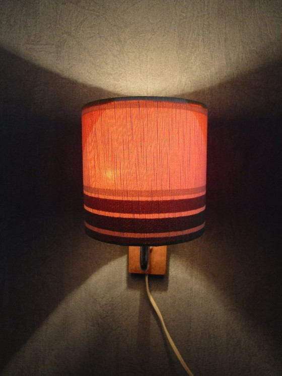 Vintage Jaren 70 Wandlamp – Retro Stoffen Kap & Houten Armatuur – Wandlampen, Wood, Cotton (photo 8 of 8)
