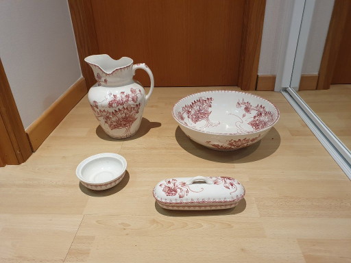 Juego de tocador Boch Frères Keramis antiguo Art Nouveau – tafelaccessoires, Ceramic (photo 2 of 10)