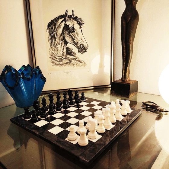 Image 1 of Jeu d'échecs de luxe vintage des années 1970 en véritable albâtre de Volterra sculpté à la main - Noir et blanc - Fabriqué en It