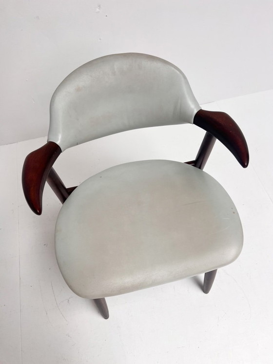 Image 1 of Silla de cuero gris con forma de cuerno de vaca, década de 1970.