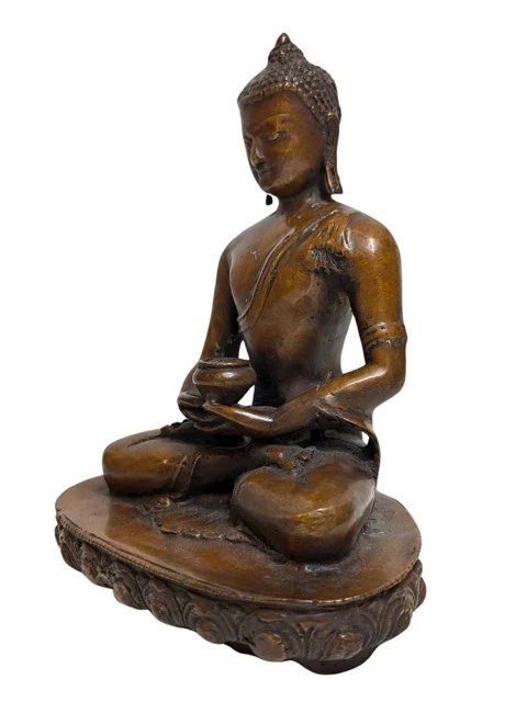 Buda himalayo de bronce en pose de meditación con patra – Siglo XVII – Esculturas, Bronze (photo 6 of 9)