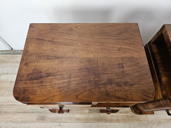 Image 1 of Mesitas de noche Art Déco lineales y geométricas en nogal