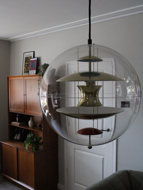 Verner Panton VP Globe Ø40 cm brass, new in original box – Pendant lamps, Plexiglass (photo 2 of 9)