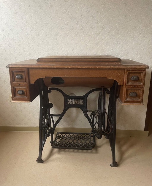 Macchina da cucire in stile Art Nouveau