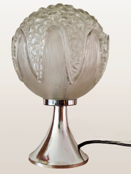 Lampe de table Richard Essig au style emblématique de l'ère spatiale.
