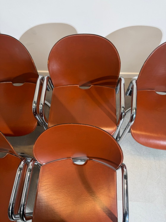 *Juego de 6 sillas “Dialogo Dessau” de Tobia & Afra Scarpa para C&B Italia – Piel color coñac, estilo (photo 10 of 10)
