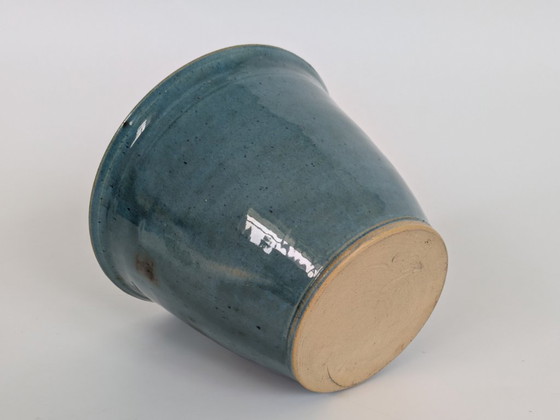 Vintage Studio Pottery plantenpot met gespikkelde turquoise en antracietkleurige glazuur, gesigneerd door (photo 10 of 15)