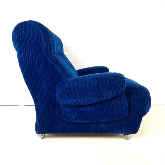 Image 1 of 1 fauteuil vintage à roulettes en velours côtelé bleu chromé