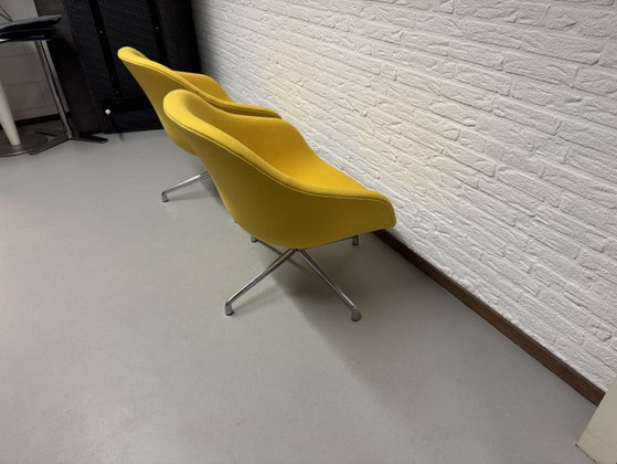 Image 1 of 2x HAY  Loungefauteuil - Geel, Draaibaar, Aluminium Onderste