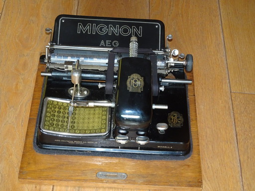Machine à écrire Mignon AEG modèle 4