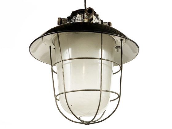 Image 1 of Grande lampe suspendue industrielle. Suède 1950S