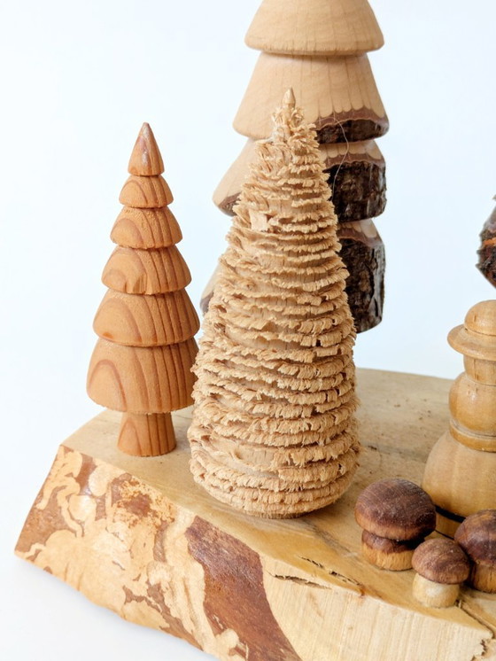 Image 1 of Vintage handgemaakte houten winterscène | Duitse Erzgebirge volkskunst