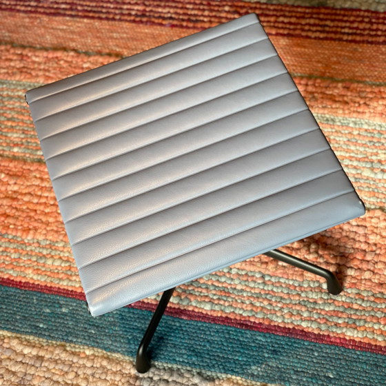 Image 1 of Vitra EA 125 ottoman