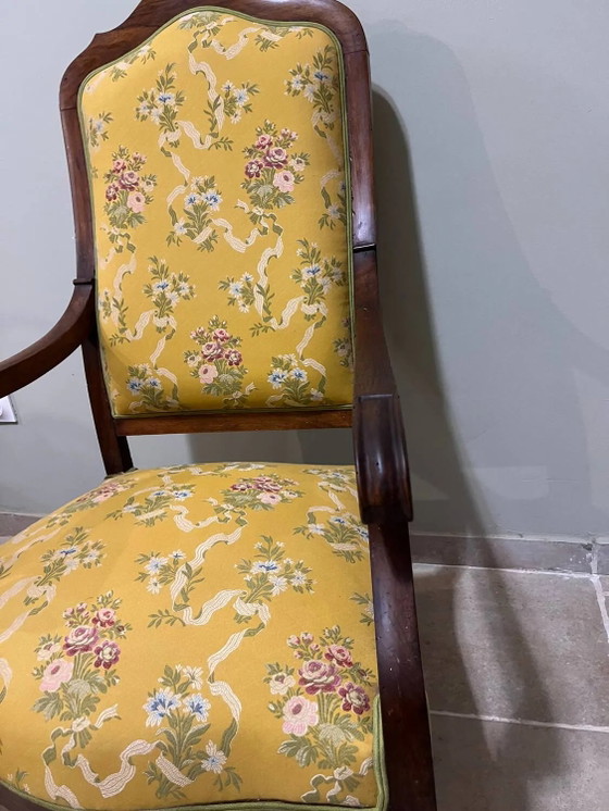 Sessel im Louis XV Stil aus Massivholz, gelber Blumenstoff. – Wood (photo 5 of 16)