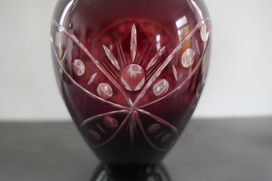 Image 1 of Jarrón antiguo de cristal rojo rubí de Bohemia