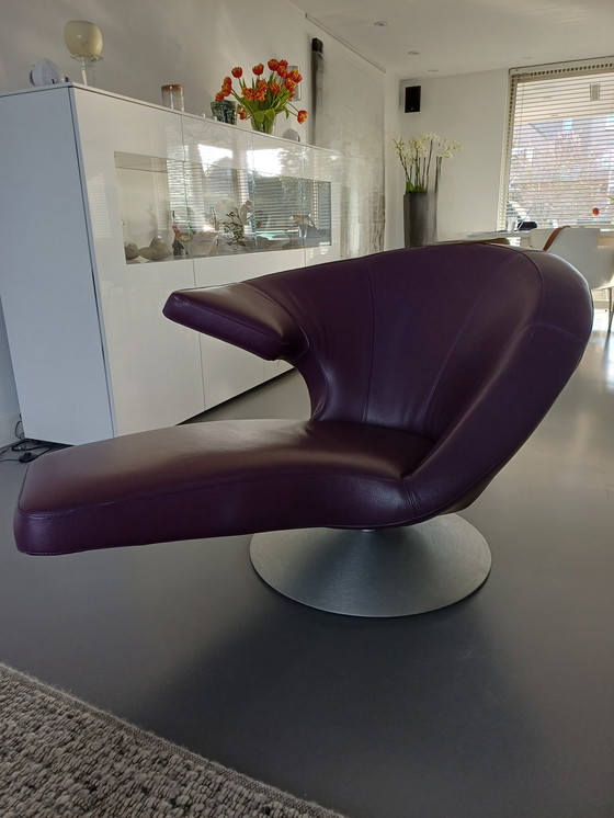 Image 1 of Poltrona girevole Leolux Parabolica, pelle color melanzana