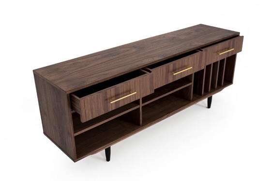 Image 1 of Cómoda giratoria de nogal O-S07 con tres cajones