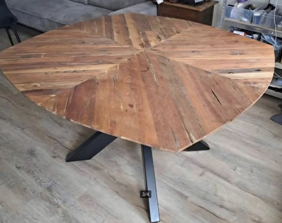 Image 1 of Robuuste teakhouten tafel met stalen onderstel
