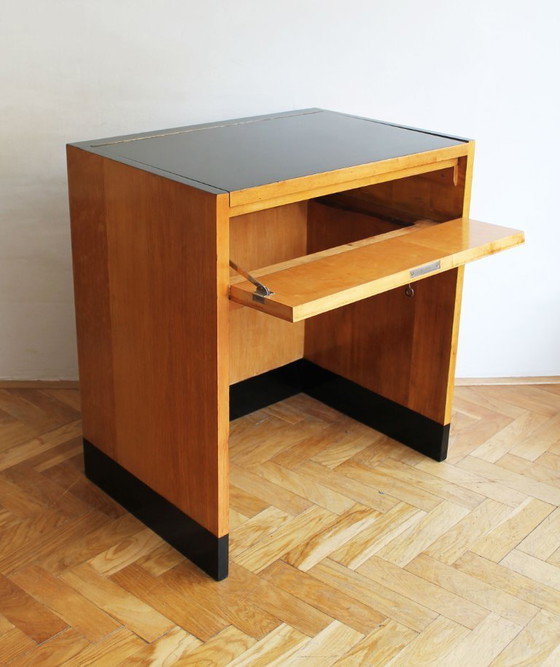 Image 1 of Coiffeuse moderniste des années 1950 avec miroir réglable caché