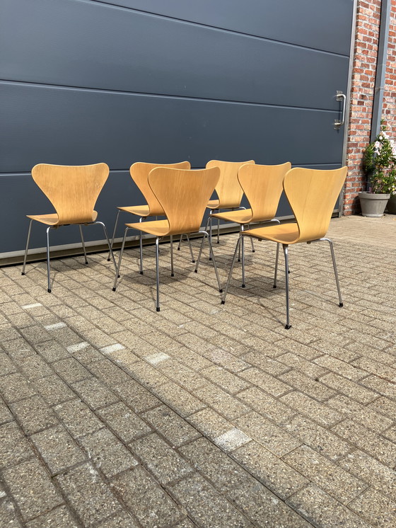 Image 1 of Fritz Hansen series 7 Butterfly chairs natural wood 1988