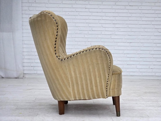 Image 1 of Dänischer Sessel aus den 1960er Jahren, hellgrüner Möbelveloursbezug, Buchenholz.