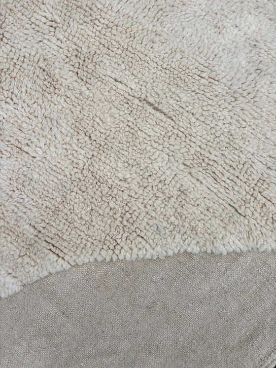 Image 1 of Modern Moroccan Beni Ouarain Wool Rug – 200x290 cm (6.5x9.5 ft) – Handmade Natural Cream Geometric Rug