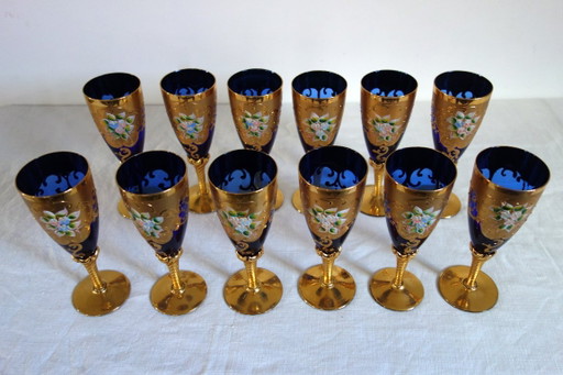 12 kobaltblaue und goldene Murano-Glasflöten Mid-Century