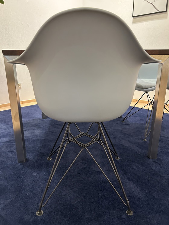 Image 1 of 8 x Eames Kunststoff-Sessel DAR