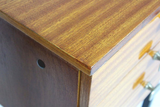 Image 1 of Tables de chevet en acajou tchécoslovaque de style moderne du milieu du XXe siècle, par Up Závody, années 1970, lot de 2