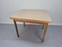 Uitschuifbare eetkamertafel. Vintage uitklapbare tafel.